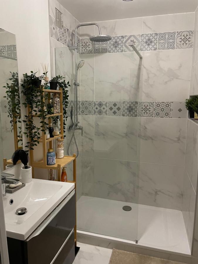 By Neptune - Appartement Rustique Jacuzzi Bondy Eksteriør bilde