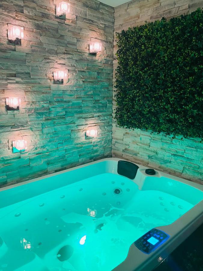 By Neptune - Appartement Rustique Jacuzzi Bondy Eksteriør bilde